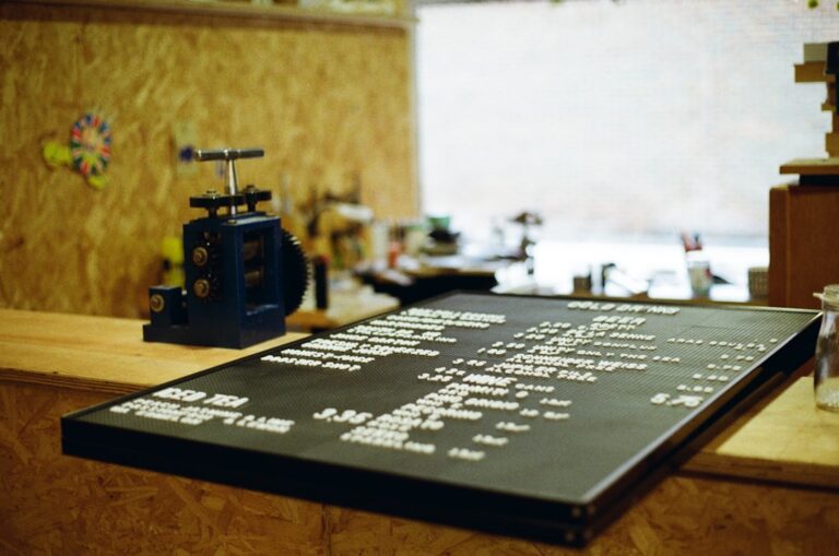 Photo electronic construction tools